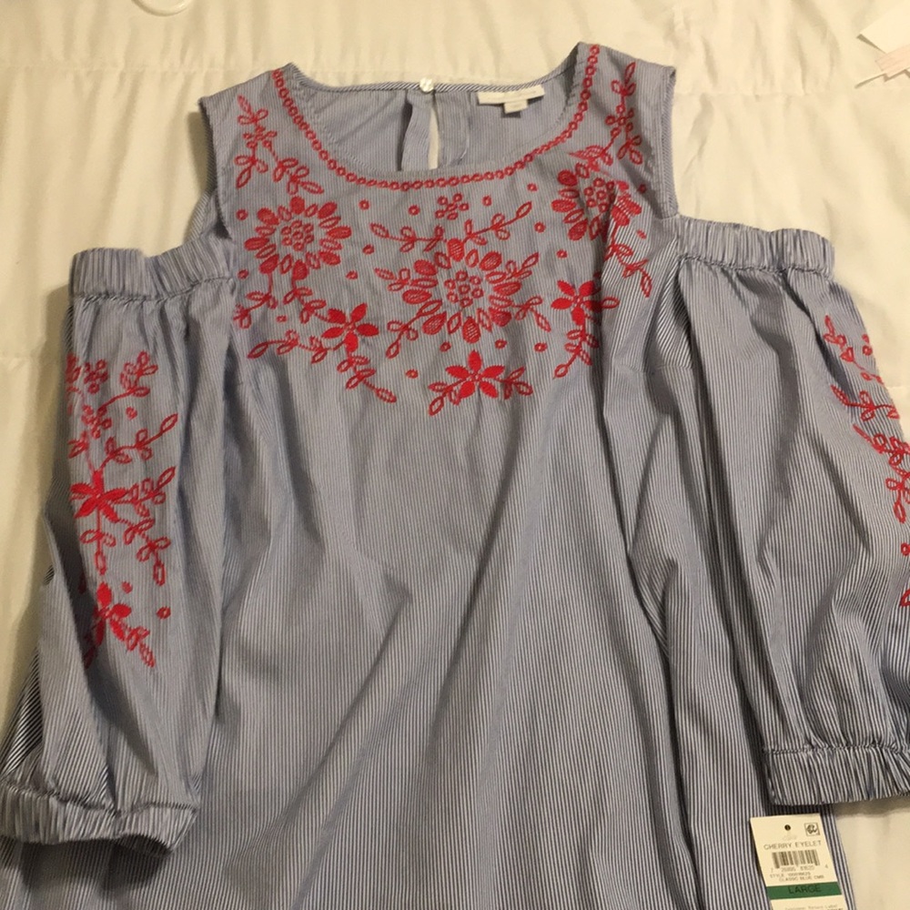 Cute off shoulder - Picture 2 of 5